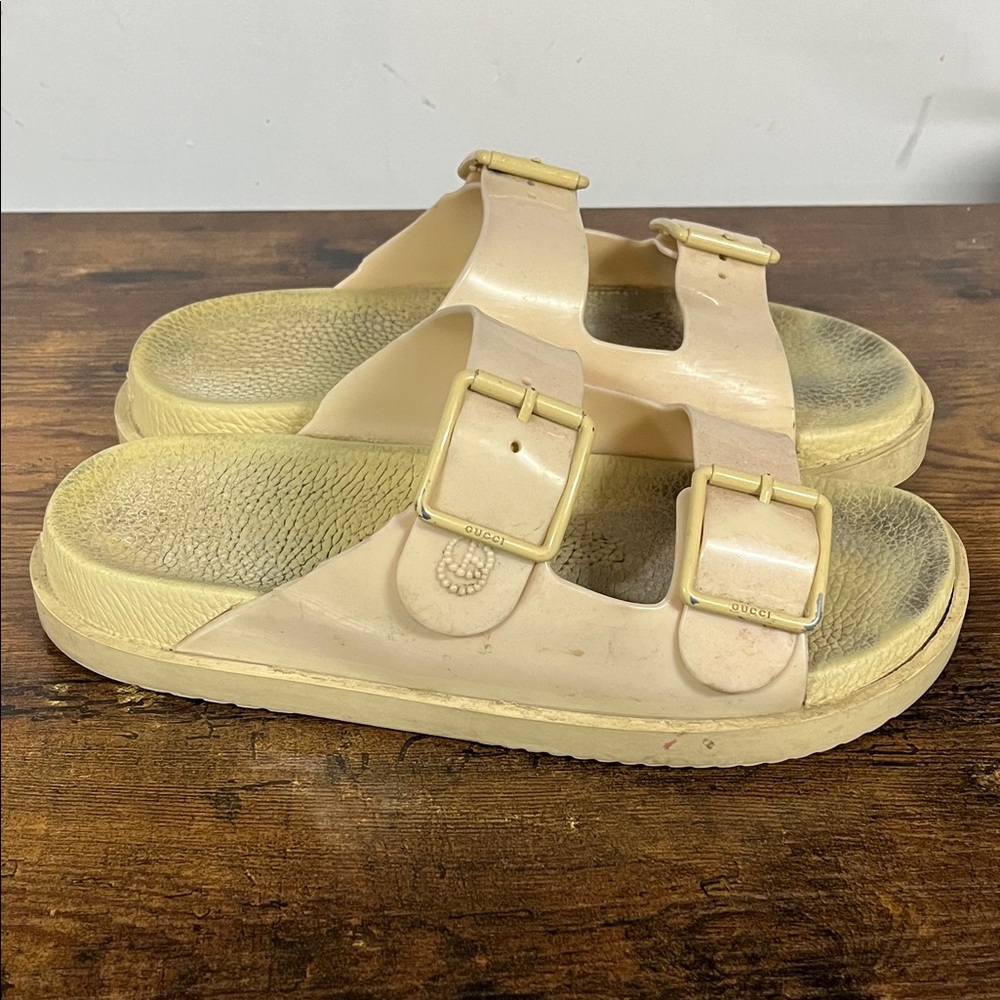 Gucci Beige Sandals poor condition smells - Picture 3 of 4